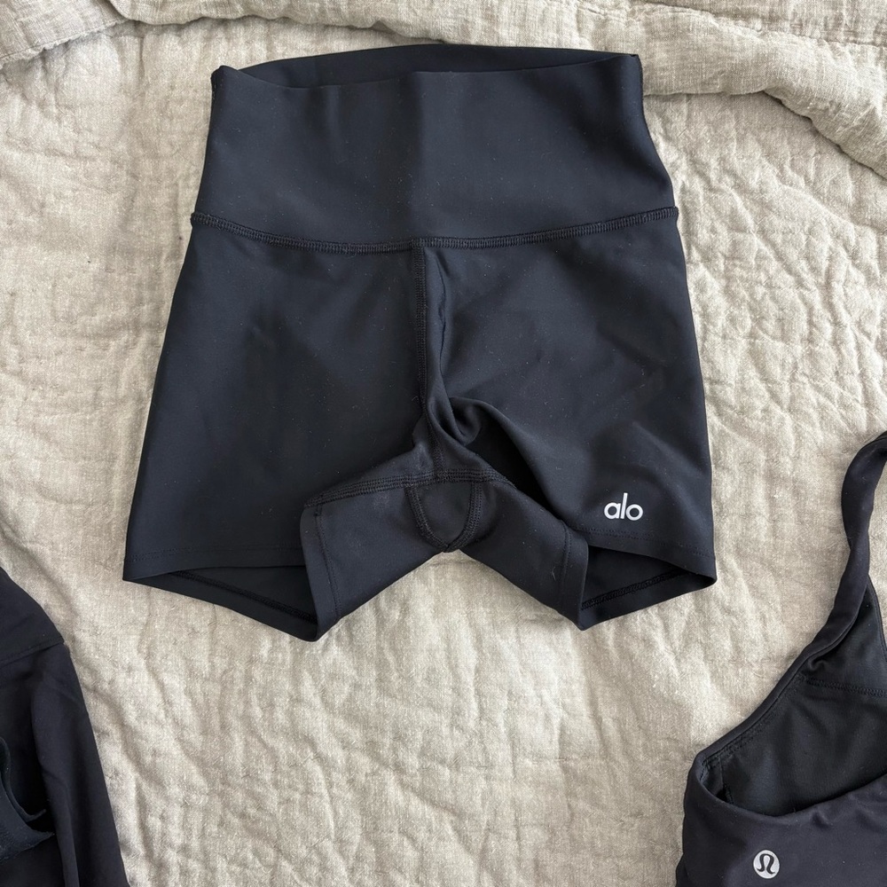 ALO Yoga Women's Black Bike Shorts